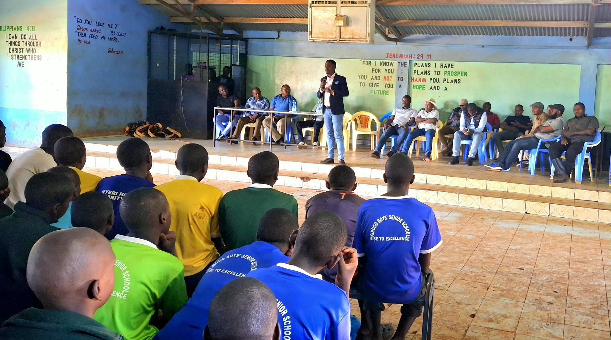 Stephen addressing students during a mentorship gathering